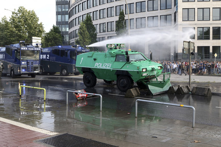'#BlockG20 – colour the red zone!' Demonstration in Hamburg