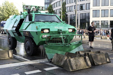 '#BlockG20 – colour the red zone!' Demonstration in Hamburg