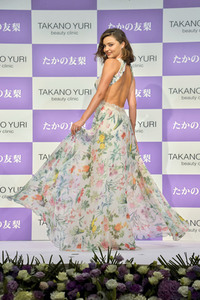 Yuri Takano Beauty Clinic Promotion in Tokio