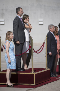 Königin Letizia und König Felipe beim Abflug am Flughafen Madrid-Barajas