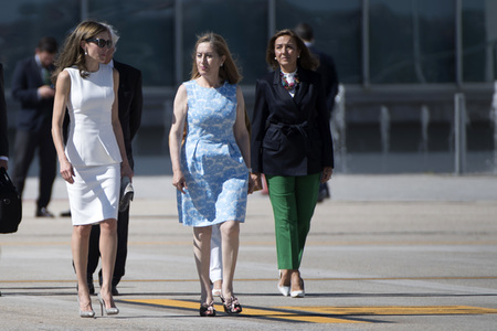 Königin Letizia und König Felipe beim Abflug am Flughafen Madrid-Barajas