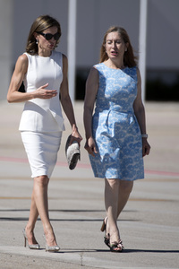 Königin Letizia und König Felipe beim Abflug am Flughafen Madrid-Barajas