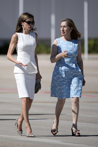 Königin Letizia und König Felipe beim Abflug am Flughafen Madrid-Barajas