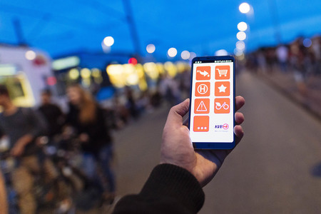 Symbolfoto Handy Ticket