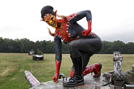 GEEK ART: Tank-Devil Bodypainting