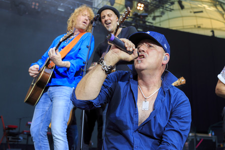 Konzert von Fury in the Slaughterhouse in Halle