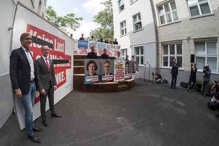 Vorstellung der Bundestagswahlplakte der Linken in Berlin