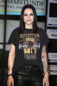 Autogrammstunde von Amy Macdonald in Hamburg