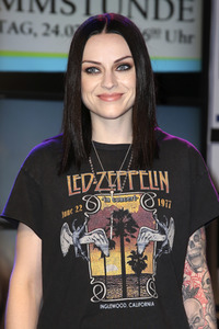 Autogrammstunde von Amy Macdonald in Hamburg