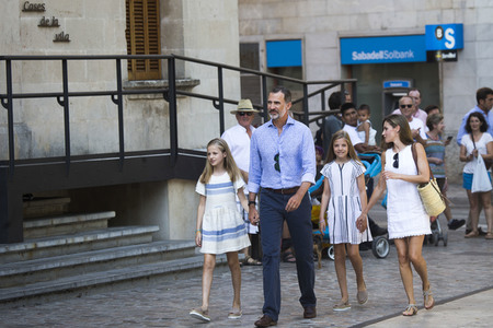 Die spanische Königsfamilie besucht Miró Ausstellung in Sóller