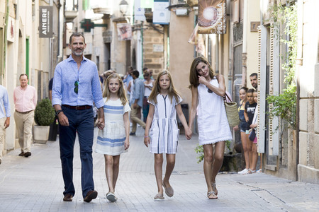 Die spanische Königsfamilie besucht Miró Ausstellung in Sóller
