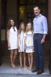 Die spanische Königsfamilie besucht Miró Ausstellung in Sóller