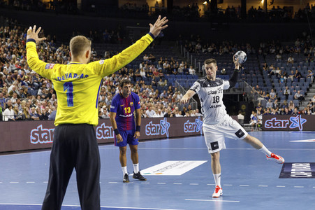 Handballspiel THW Kiel vs. FC Barcelona Lassa in Köln