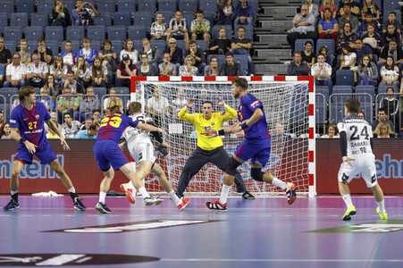 Handballspiel THW Kiel vs. FC Barcelona Lassa in Köln