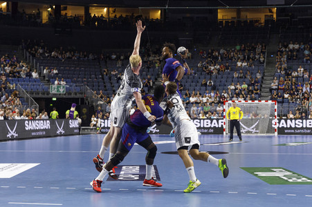 Handballspiel THW Kiel vs. FC Barcelona Lassa in Köln
