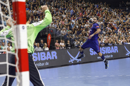 Handballspiel THW Kiel vs. FC Barcelona Lassa in Köln