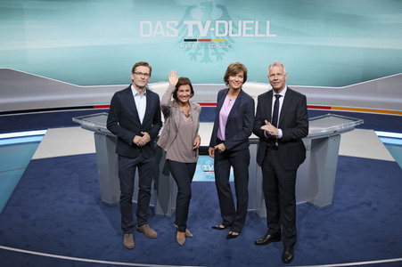 Fototermin 'Das TV-Duell: Merkel - Schulz' in Berlin