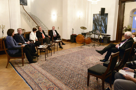 Gesprächsrunde in der Villa Hammerschmidt in Bonn