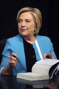 Buchsignierstunde mit Hillary Clinton in New York