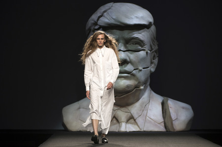 Ana Locking Fashion Show auf der Mercedes-Benz Fashion Week Madrid SS 2018
