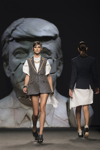 Ana Locking Fashion Show auf der Mercedes-Benz Fashion Week Madrid SS 2018