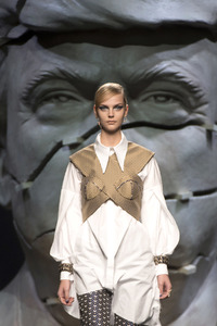 Ana Locking Fashion Show auf der Mercedes-Benz Fashion Week Madrid SS 2018