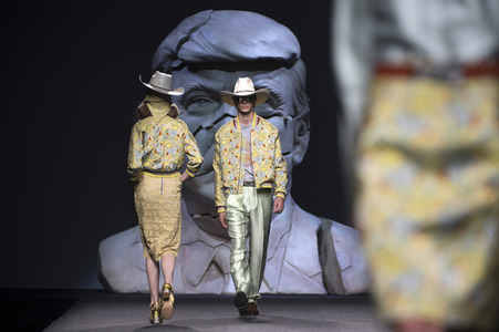 Ana Locking Fashion Show auf der Mercedes-Benz Fashion Week Madrid SS 2018