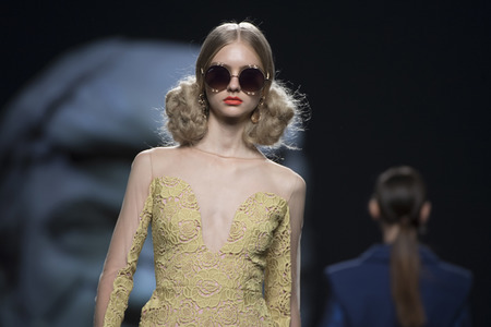Ana Locking Fashion Show auf der Mercedes-Benz Fashion Week Madrid SS 2018