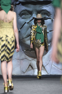 Ana Locking Fashion Show auf der Mercedes-Benz Fashion Week Madrid SS 2018