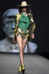 Ana Locking Fashion Show auf der Mercedes-Benz Fashion Week Madrid SS 2018