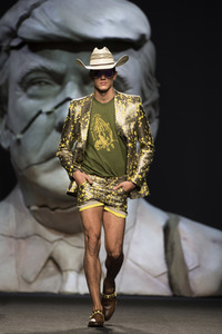 Ana Locking Fashion Show auf der Mercedes-Benz Fashion Week Madrid SS 2018