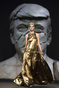 Ana Locking Fashion Show auf der Mercedes-Benz Fashion Week Madrid SS 2018