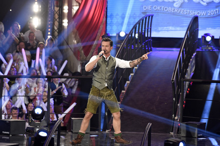 TV-Show 'Dirndl! Fertig! Los! Die Oktoberfestshow 2017' in München