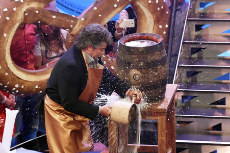 TV-Show 'Dirndl! Fertig! Los! Die Oktoberfestshow 2017' in München