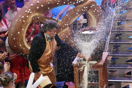 TV-Show 'Dirndl! Fertig! Los! Die Oktoberfestshow 2017' in München
