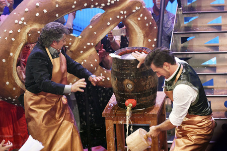 TV-Show 'Dirndl! Fertig! Los! Die Oktoberfestshow 2017' in München