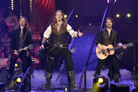TV-Show 'Dirndl! Fertig! Los! Die Oktoberfestshow 2017' in München