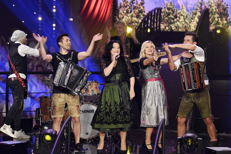 TV-Show 'Dirndl! Fertig! Los! Die Oktoberfestshow 2017' in München