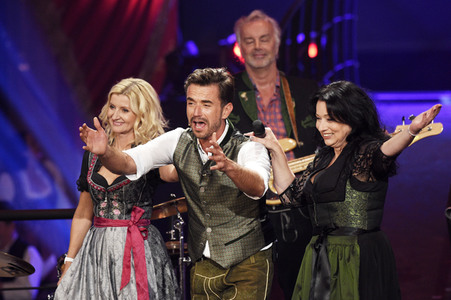 TV-Show 'Dirndl! Fertig! Los! Die Oktoberfestshow 2017' in München