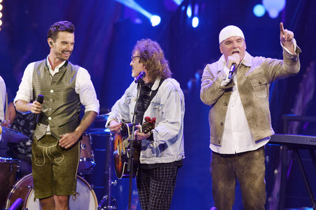 TV-Show 'Dirndl! Fertig! Los! Die Oktoberfestshow 2017' in München