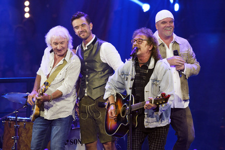 TV-Show 'Dirndl! Fertig! Los! Die Oktoberfestshow 2017' in München