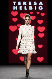 Teresa Helbig Fashion Show auf der Mercedes-Benz Fashion Week Madrid SS 2018
