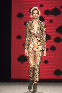 Teresa Helbig Fashion Show auf der Mercedes-Benz Fashion Week Madrid SS 2018