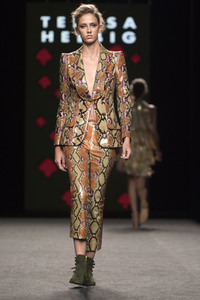Teresa Helbig Fashion Show auf der Mercedes-Benz Fashion Week Madrid SS 2018