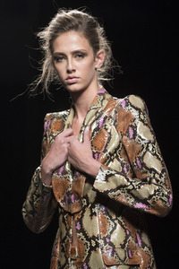 Teresa Helbig Fashion Show auf der Mercedes-Benz Fashion Week Madrid SS 2018