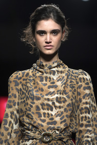 Teresa Helbig Fashion Show auf der Mercedes-Benz Fashion Week Madrid SS 2018