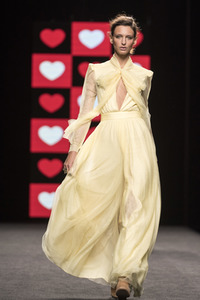 Teresa Helbig Fashion Show auf der Mercedes-Benz Fashion Week Madrid SS 2018