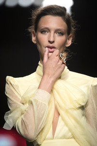Teresa Helbig Fashion Show auf der Mercedes-Benz Fashion Week Madrid SS 2018