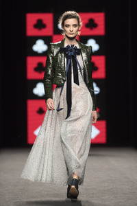 Teresa Helbig Fashion Show auf der Mercedes-Benz Fashion Week Madrid SS 2018