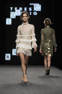 Teresa Helbig Fashion Show auf der Mercedes-Benz Fashion Week Madrid SS 2018